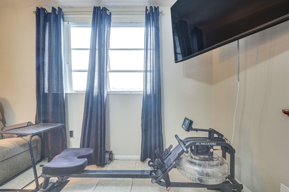 8 Mi to Dtwn Fort Lauderdale: Condo w/ Pool Access
