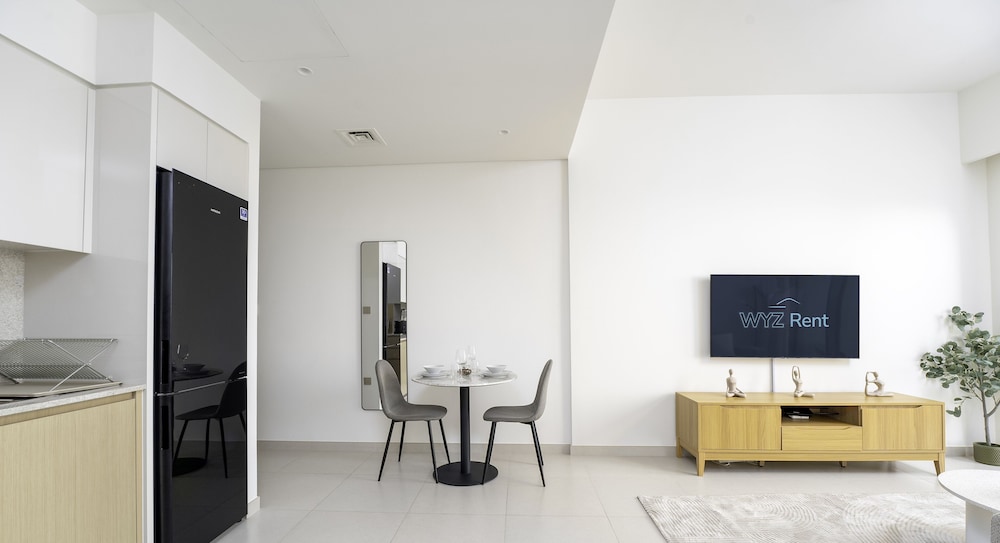 Sleek 1BR in Burj Royale with Canal View