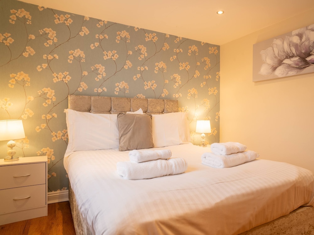 Elckys Lodge - Hot Tub Retreat Near York