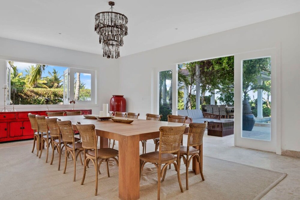 Oceanfront Golf Course Estate w Pool Guest House