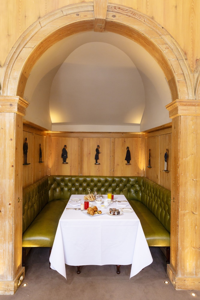 Newmarket Vacations - The Jockey Club Rooms - Property Image 2
