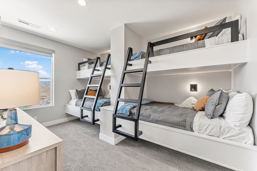 Slickrock Shore 8 Bedroom Townhouse