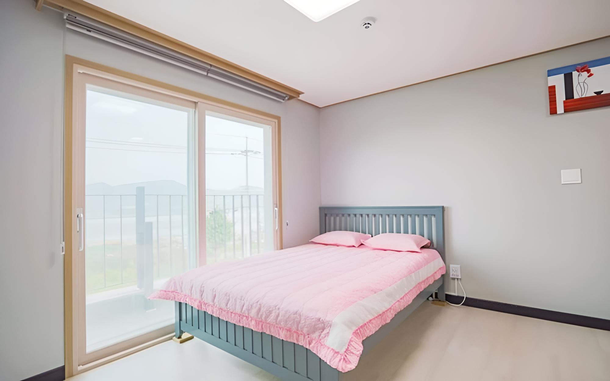 Namhae Gonige Pension view 4