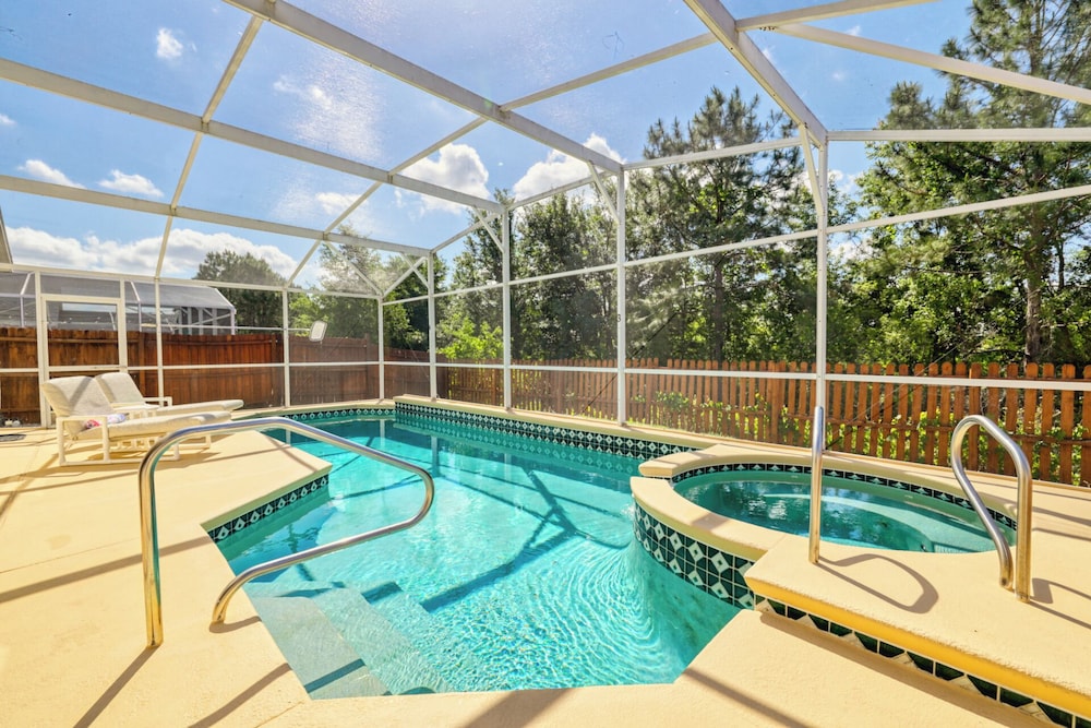 Arler House - Amazing 4 Bed 3 Bath - Private Pool