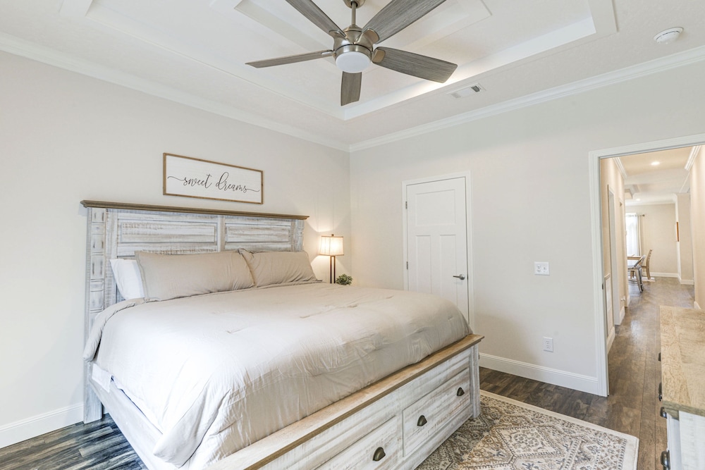 Peaceful Starke Retreat w/ Deck: 6 Mi to Downtown! view 4