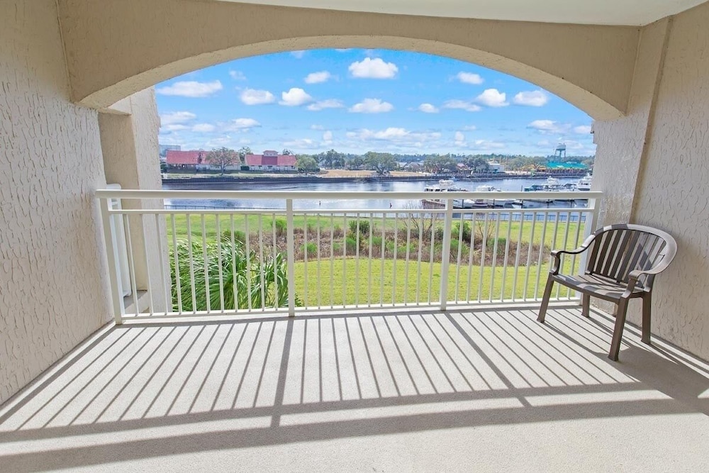 Yacht Club 2-805 3 Bedroom Condo