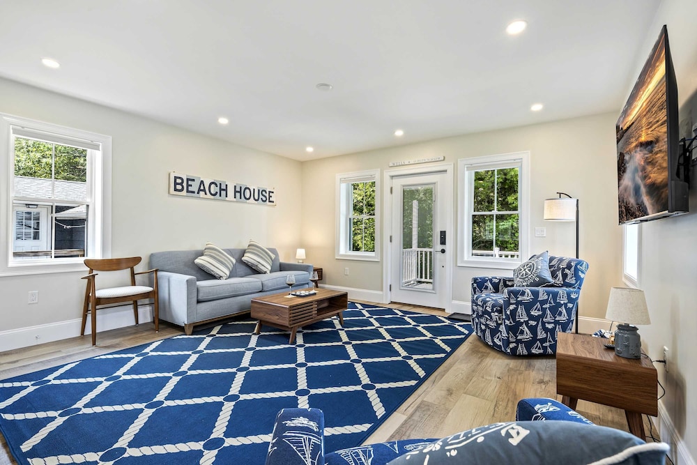 Bourne By The Beach Beautiful Home for 6 Near Shops and the Shore