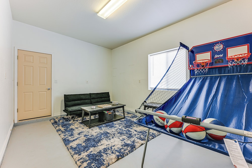 4 Mi to Lake Powell: Retreat w/ Game Room!
