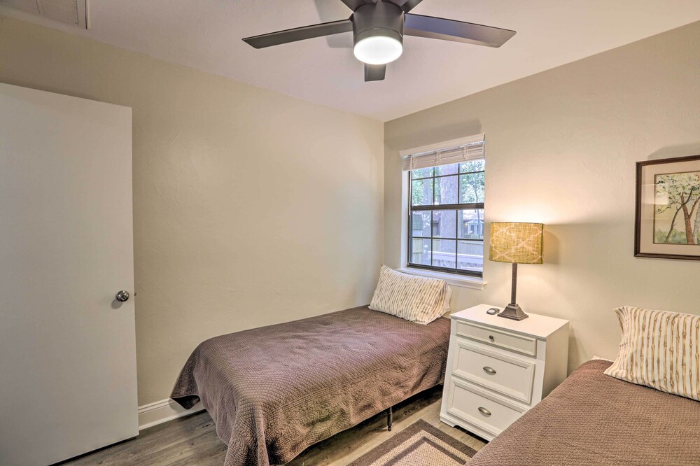 Charming Tallahassee Townhouse ~ 3 Mi to Fsu! view 3