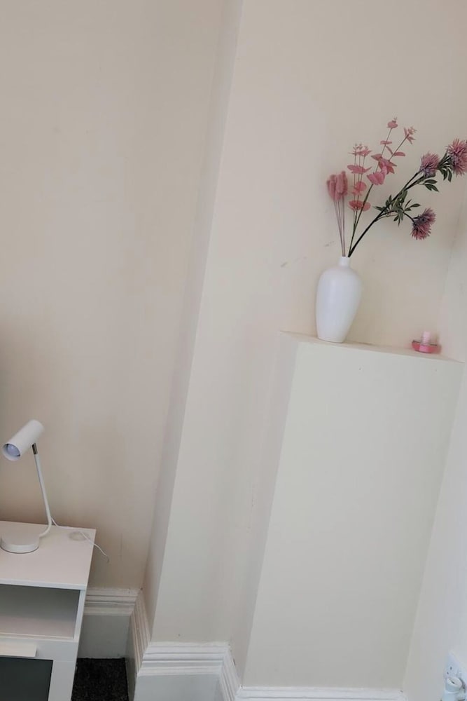 1 Bed - Sleeps 4 - Wolverhampton City Centre