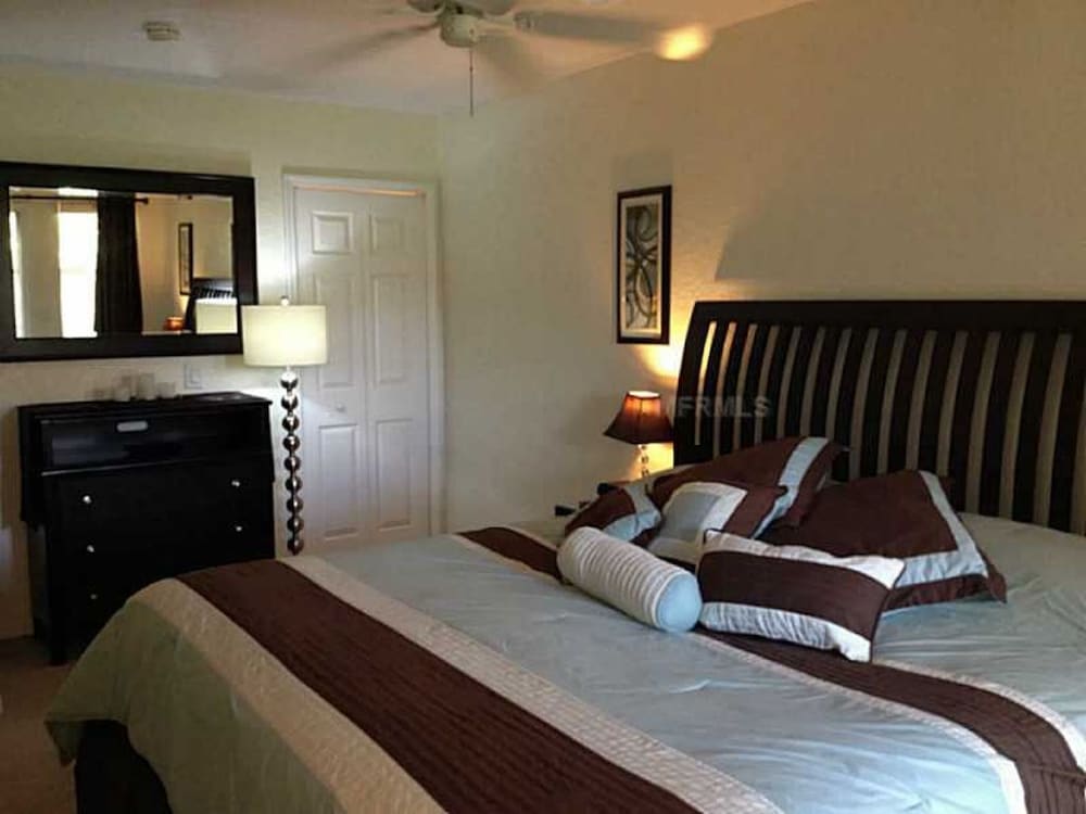 3BR Davenport Townhome by Watson-1337CL view 2