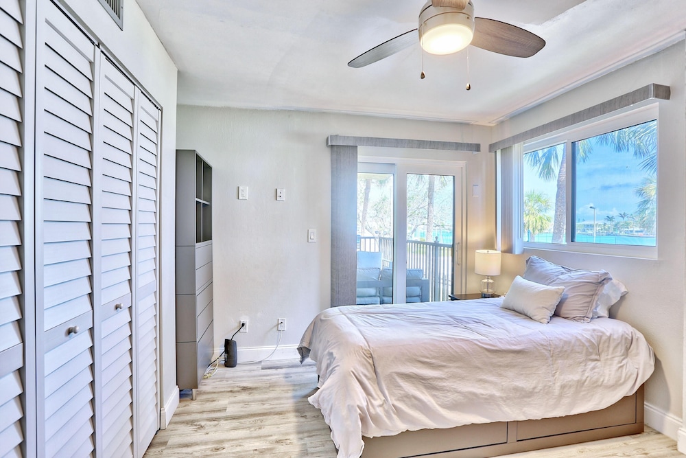 Land's End 1-206 Bay Front-premier