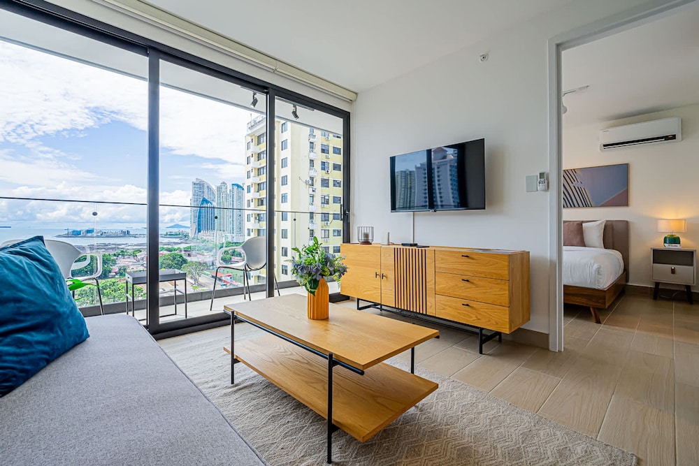 w Majestic 1BR w Stunning Balcony View