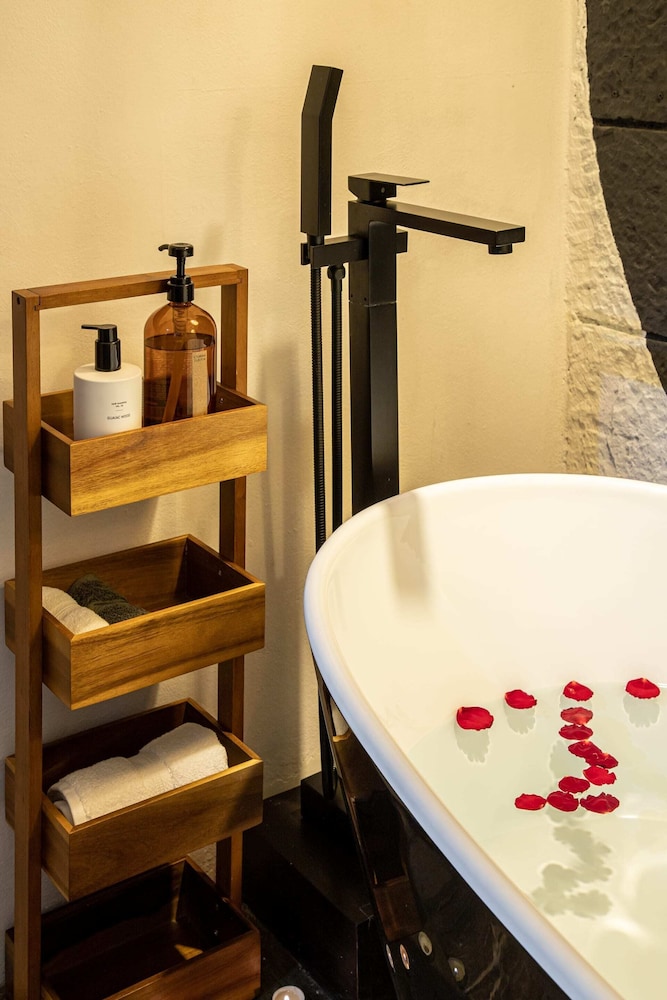 Rooftop Hot Tub 3 Levels 5bedroom in Villa Noria