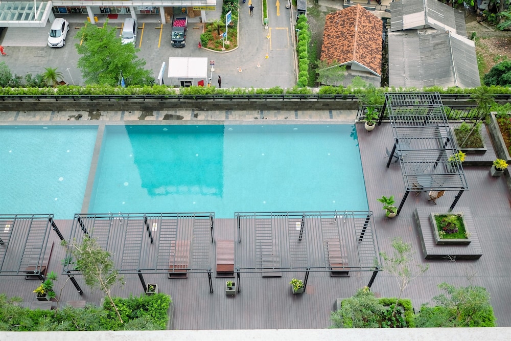 Cozy Stay Studio At Lrt City Bekasi Apartment