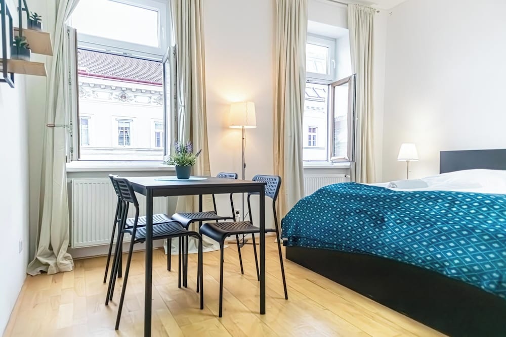 Budget 2BR Apt Near Wiener Stadthalle