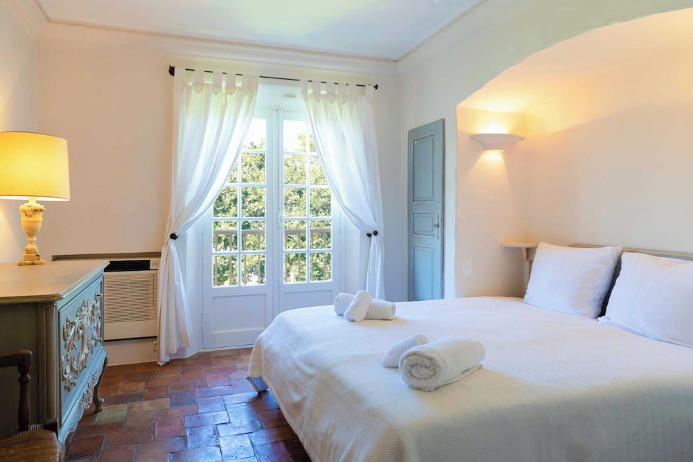 Magnificent House With Swimming Pool - 5br/10p - Gassin view 4