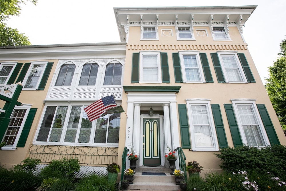 Hotel E J Bowman House Bed & Breakfast - Image 1