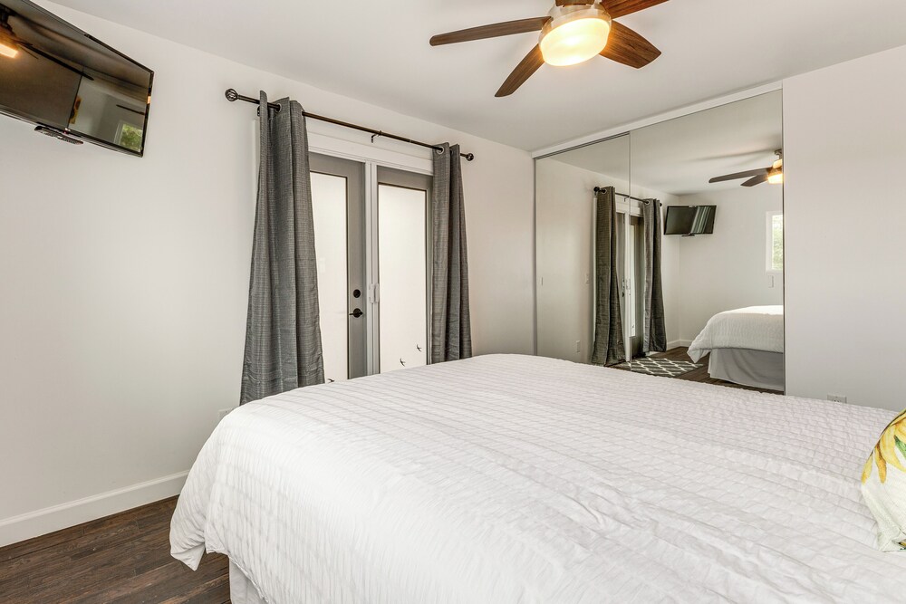 2 Mi to Lake Poway: Mtn-view Escape w/ Patio!