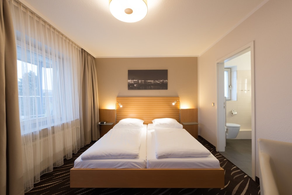 Hamburg Vacations - Heikotel Hotel Windsor - Property Image 60