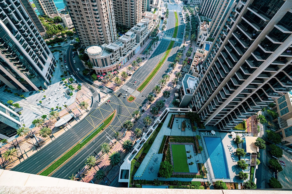 3Br + Maid Close To Burj Khalifa Dubai Mall