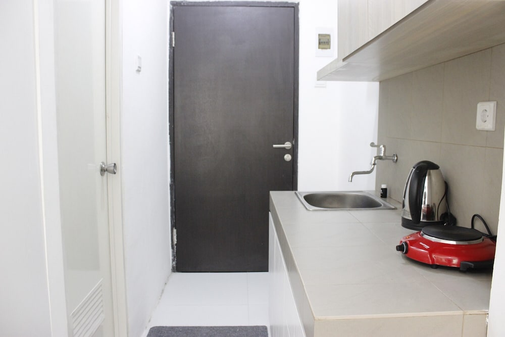 Stylish Studio Room Grand Asia Afrika Apartment By Travelio 6