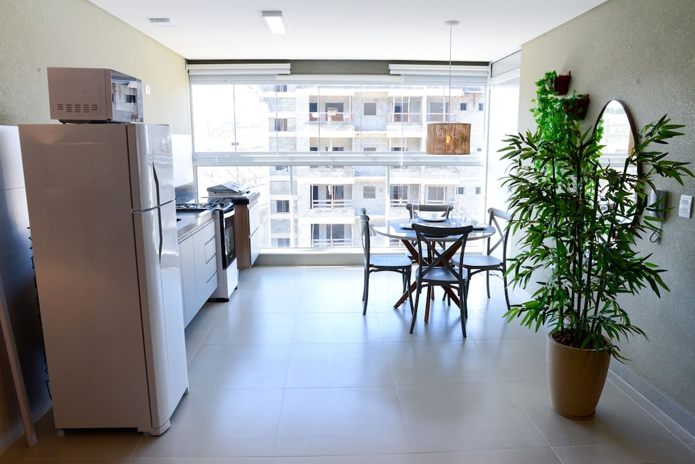 Apto c rea Gourmet a 300m da Praia das Toninhas