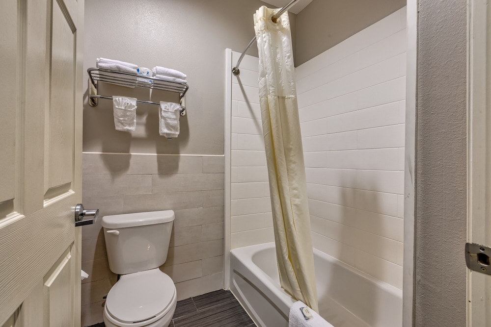 Americas Best Value Inn and Suites IAH Airport North - Property Image 12