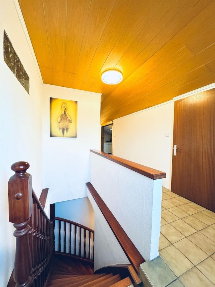 7 private Rooms in a spacious Villa