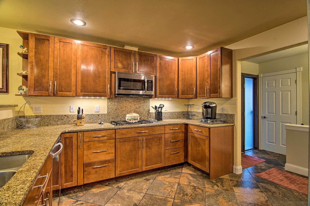 Modern Creekside Home: 9 Mi to Downtown Denver - Property Image 23