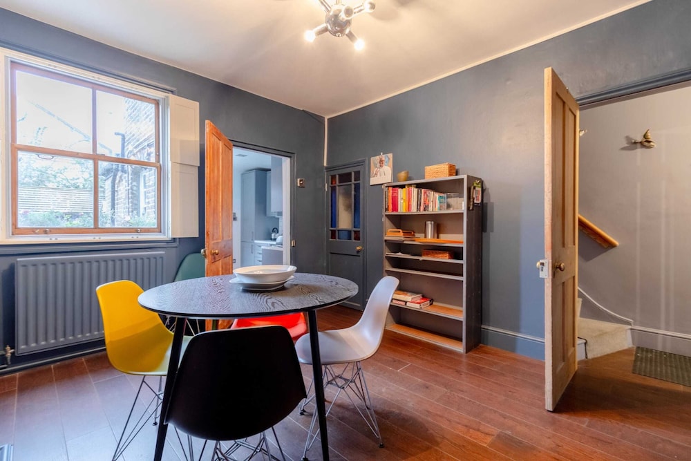 Trendy 2BD House 5 Mins From Willesden Junction!