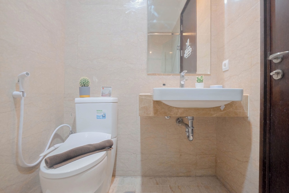 Best Location And Homey Studio At Menteng Park Apartment