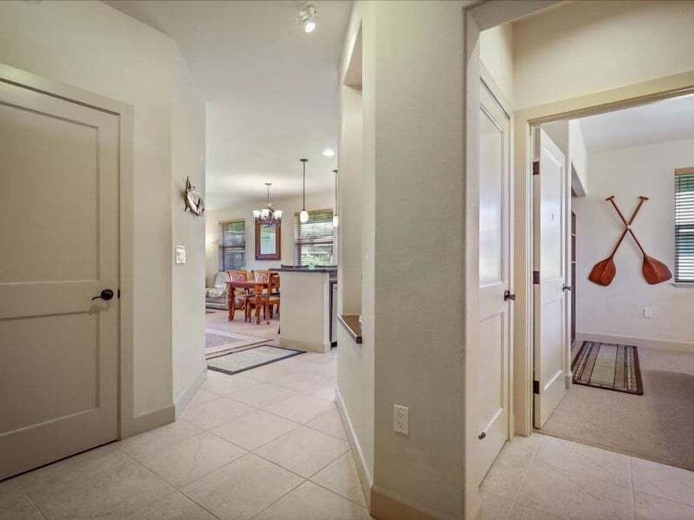 Peaceful Hawaiian Condo w Upscale Amenities - Near Dolphin Quest - Pool!- Vrkcv