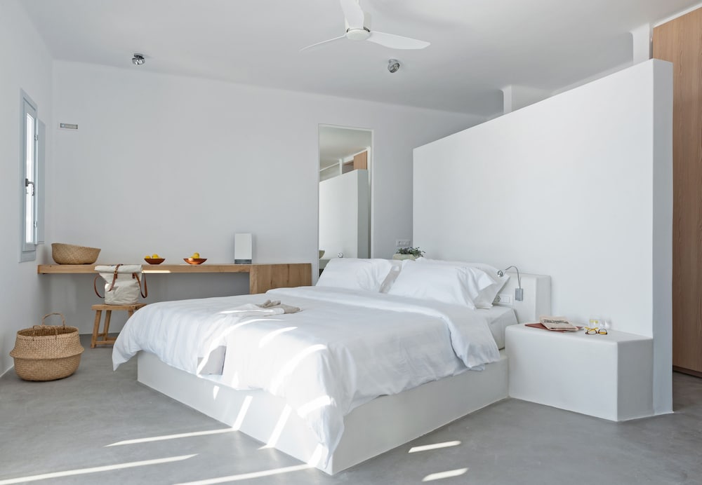 Santorini Heights