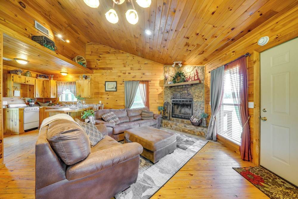 Scenic Oklahoma Studio Cabin on 80 Acres w/ Views!