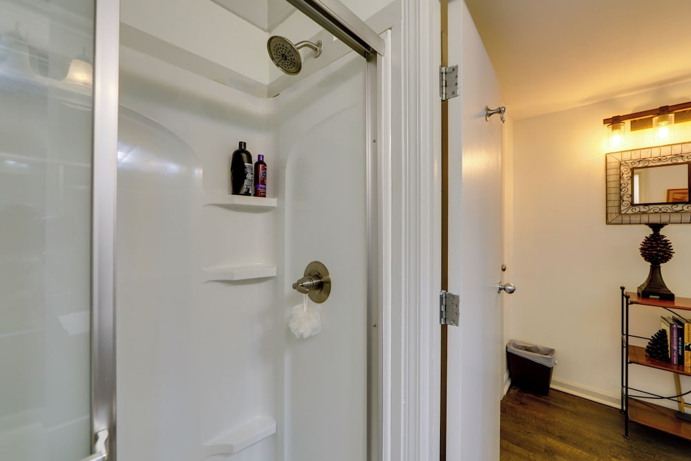 1/2 Mi to Skiing: Resort Getaway in Sapphire!