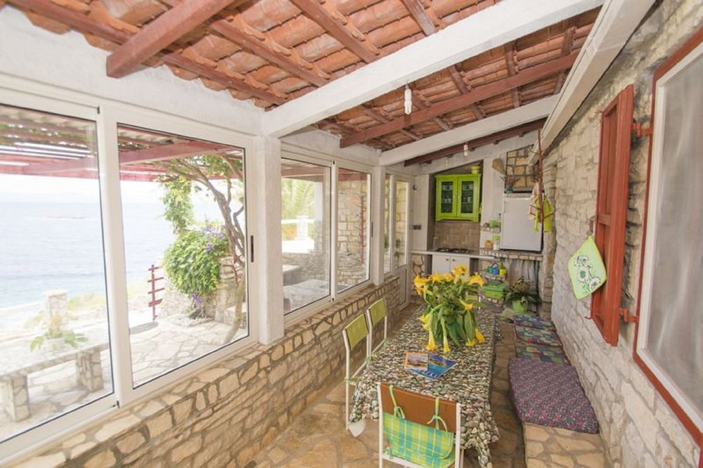 Doria - Perfect Location & Peaceful - H view 2