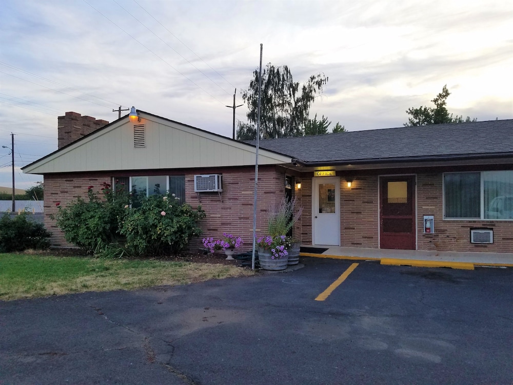 Walla Walla Vacations - Out West Motel - Property Image 1