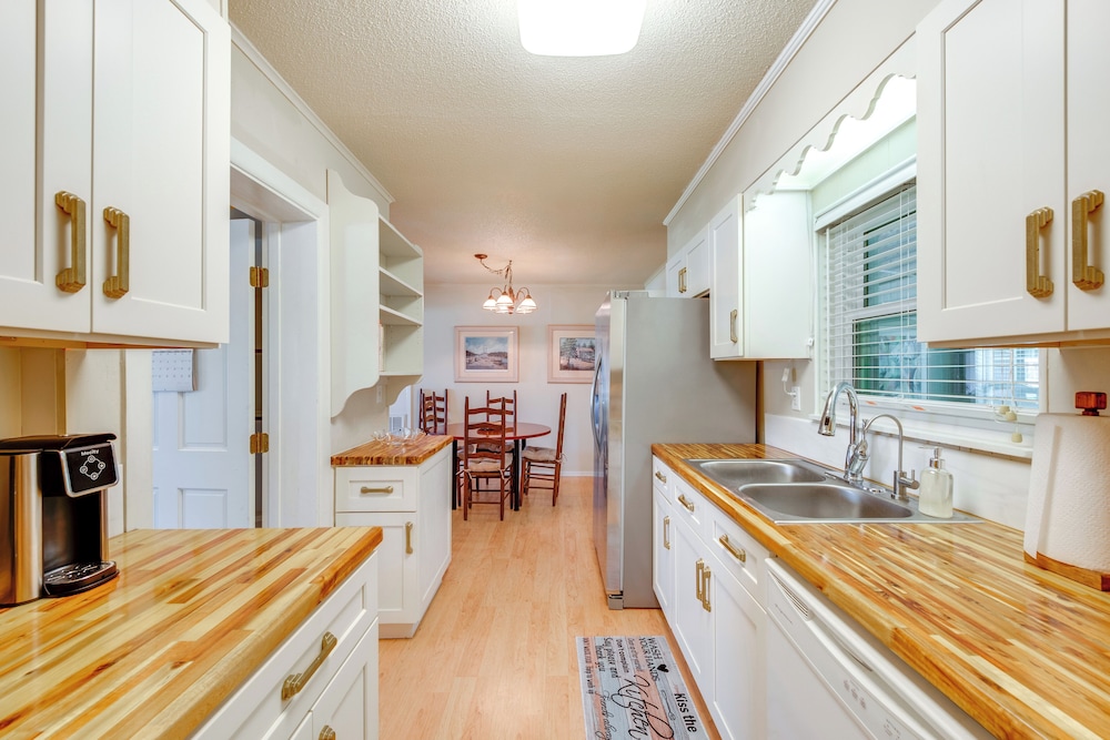Fish, Relax & Repeat: Home w/ Yard in Eastpoint!