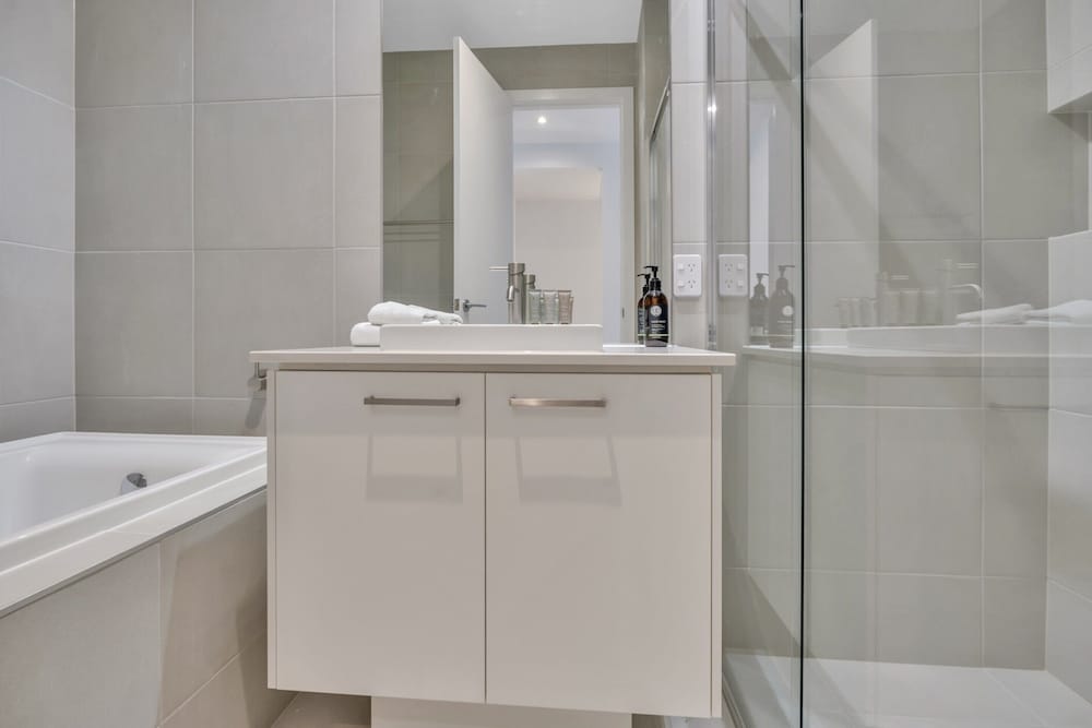 Oceanview Luxury With Dedicated Workspace