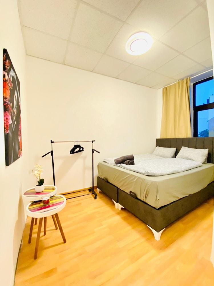 Cozy 3 Bedroom Apartment in Quiet Area