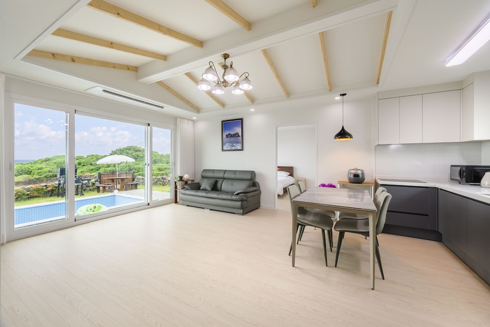 Gimnyeong stonewall Private Pool Villa