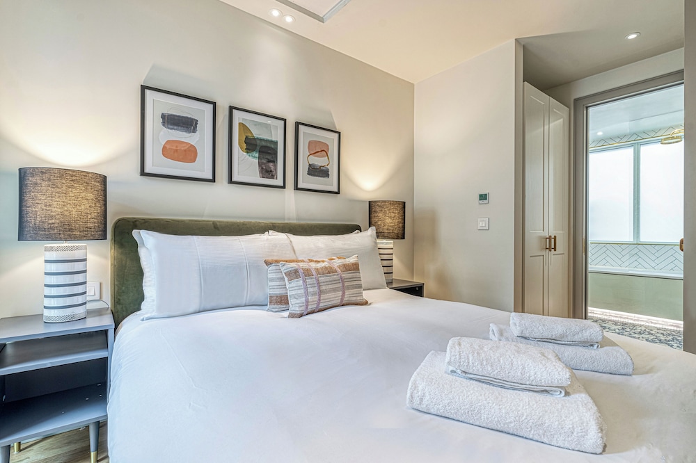 Luxury flats near Big Ben and London Eye