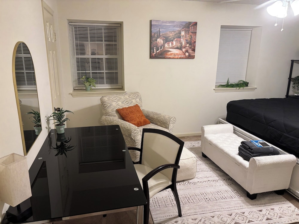 Cozy Hampton townhouse