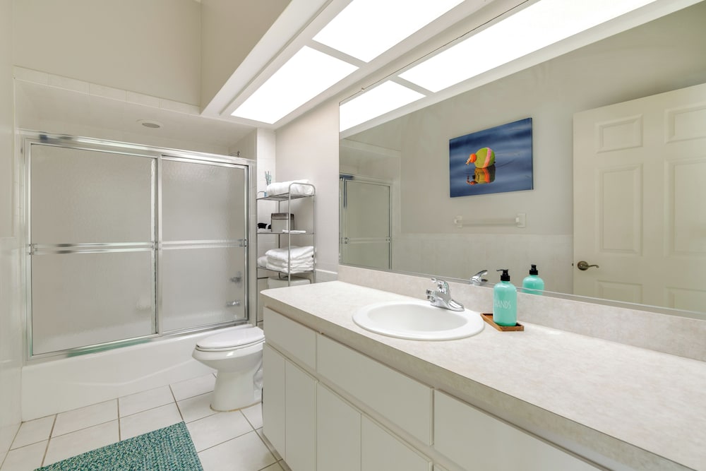 Explore Dtwn Crystal River: Walkable Duplex Unit