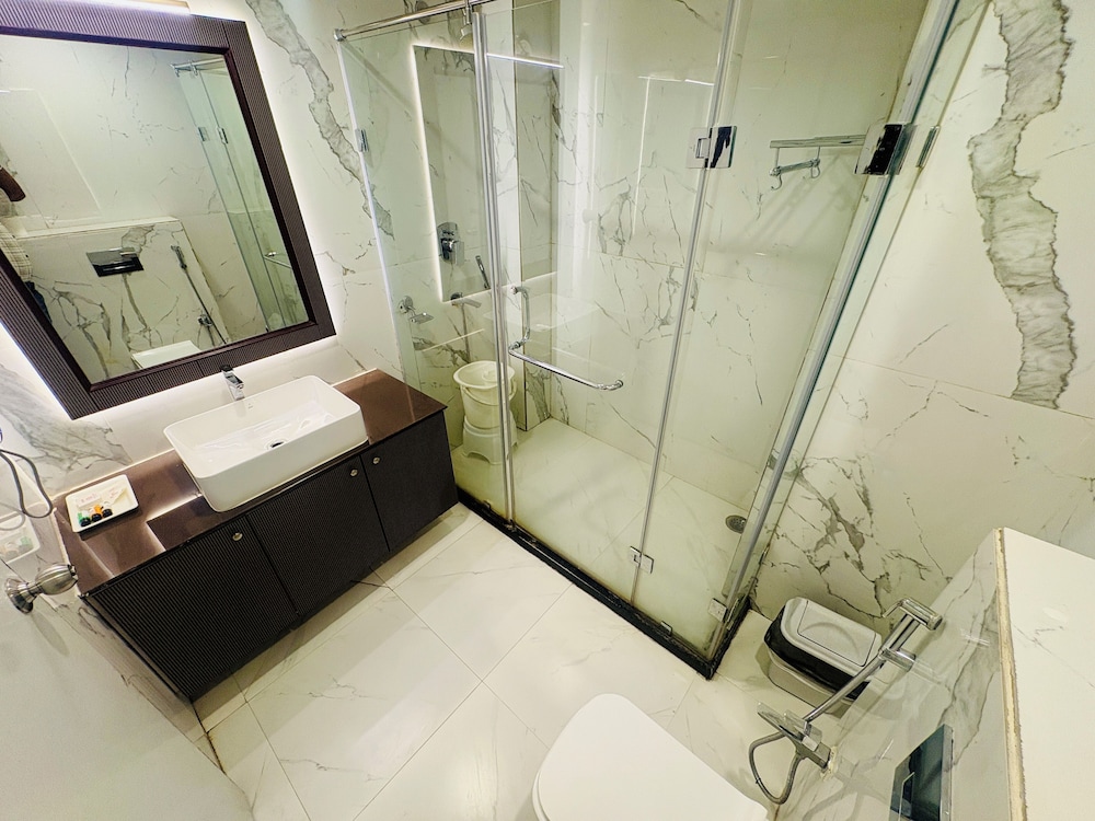 The Bay Suites Puri With Sea View