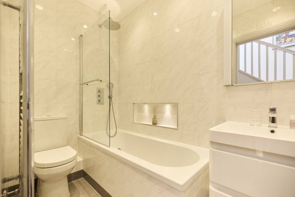 The Leghorn Quarters - Modern 3bdr With Balcony