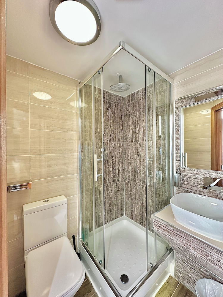 205 Earls Court