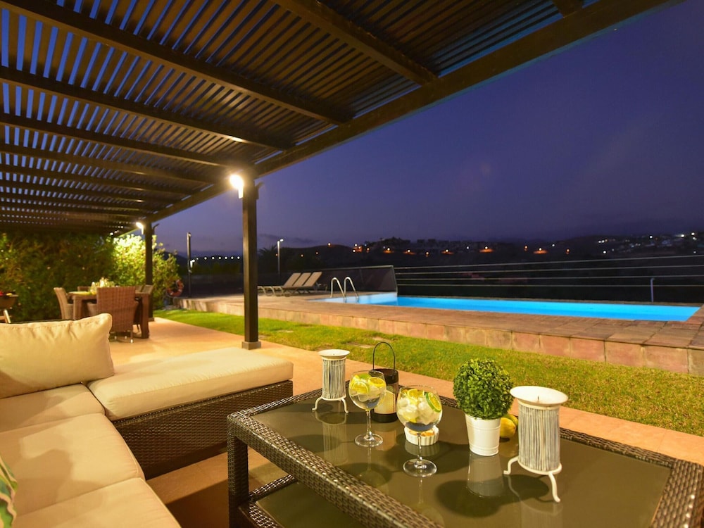 Villa With Private Pool in the Golf Resort