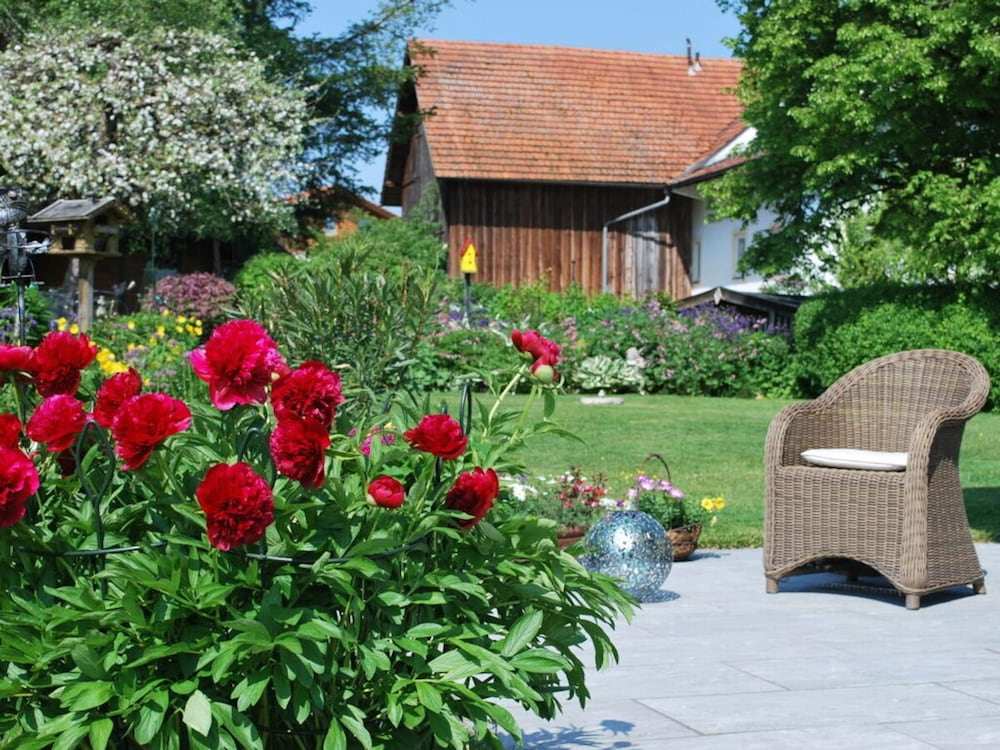 Haus Jorg Sosna Modern Retreat